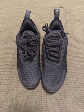 Nike Black Low-Top Athletic Sneakers